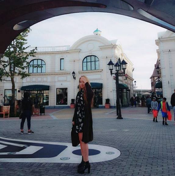 Meet your Posher, Laura - Picture 1 of 1